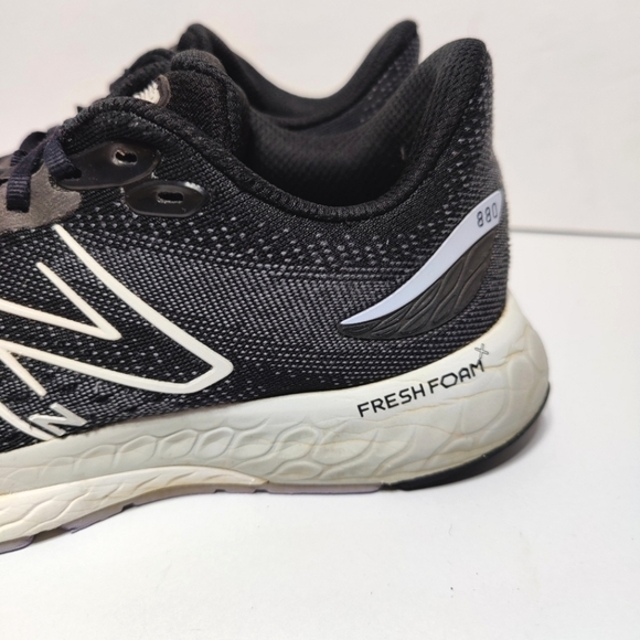 New Balance fresh foam 880 Women's Sneakers Black White Shoes Size 10 - Picture 6 of 10